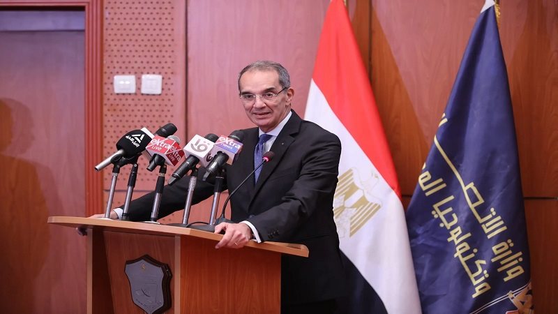 الدكتور عمرو طلعت