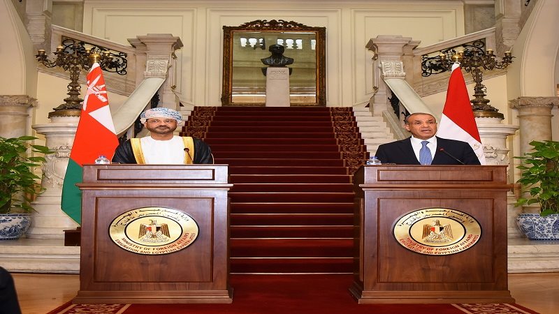 وزير الخارجية ونظيرة