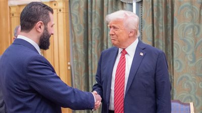 «دعمًا لسوريا الموحدة».. ترامب يعلن إنهاء العقوبات ويشيد بالرئيس الانتقالي
