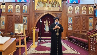 ترأس الصلاة الأنبا ميخائيل ..  إيبارشية حلوان تضيء الليل بالتسبيح 