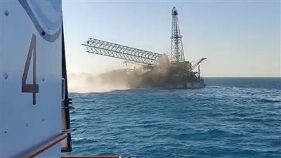 حادث حفار البترول .. طائرتان تساعدان فى البحث عن 6 مفقودين بخليج السويس 