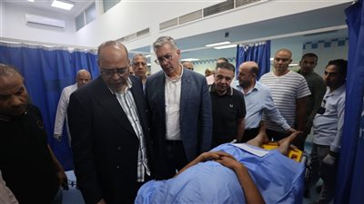 وزيرا العمل والبترول يتابعان حالة الناجين من حادث خليج السويس 