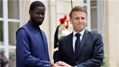 فرنسا تسلم السنغال قاعدة عسكرية ضمن خطة الترحيل المتفق عليها