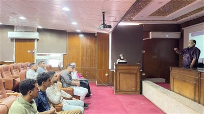 عميد كلية الخدمة الإجتماعية بالفيوم يعقد اجتماع فريق التميز المؤسسي