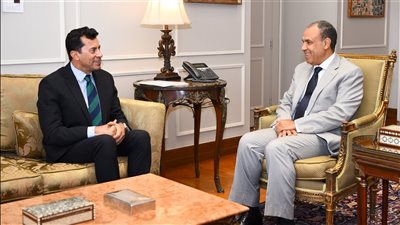 وزيرا الخارجية والشباب يلتقىون بالشباب المشاركين في نموذج محاكاة مجلس الشيوخ