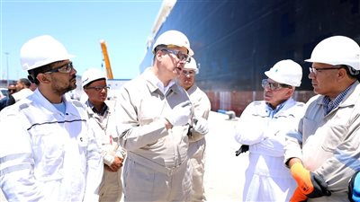 وزارة البترول تنهي تجهيز وحدات «التغييز» العائمة قبل الموعد 