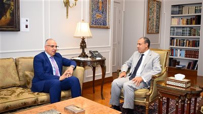 وزير الخارجية يشيد بالتعاون مع 