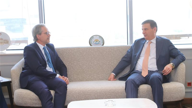 وزير الزراعة يستقبل