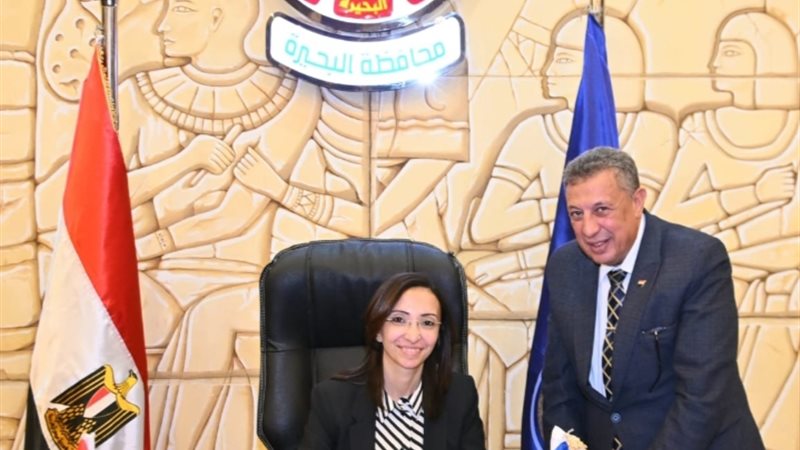محافظ البحيرة تعتمد