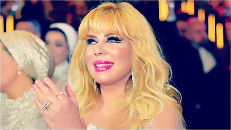 الفنانة منى أش أش