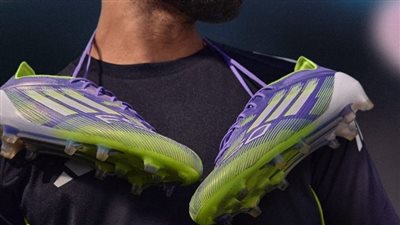 محمد صلاح في الواجهة..يرتدي حذاء أديداس