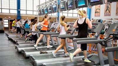 اكتشف بنفسك.. كيف تعثر على كاميرات المراقبة المخفية في الصالات الرياضية؟