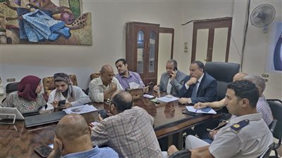 من داخل غرفة العمليات.. محافظ أسيوط يتابع سير امتحانات الثانوية العامة 