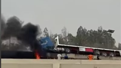 تصادم 3 سيارات نقل وإشتعال النار بإحداهم بطريق مصر الإسكندرية الصحراوى