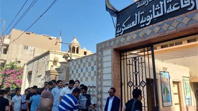 وصل المستشفى رفقة زميله بعد الامتحان.. استخراج سماعة من أذن طالب ثانوية عامة 