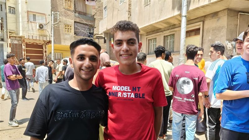 فرحة الطلاب بعد امتحان