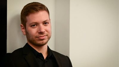 يائير نتنياهو يدلي بشهادته للشرطة في قضية جوازات السفر الدبلوماسية