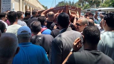 في مشهد مؤثر.. جنازة المهندس خالد مجدي ضحية حفار جبل الزيت بالإسكندرية (صور)