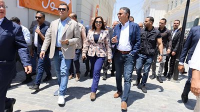 5 وزراء يفتتحون فرع سلسة 