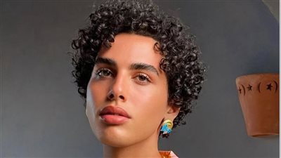 بعد اعتماد اللوك الغريب لغادة عبدالرازق.. من هو خبير التجميل شريف القاضي؟