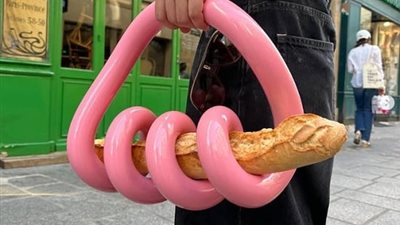 مصمم سويدي يبتكر حقيبة فاخرة لحمل خبز الباجيت الفرنسي