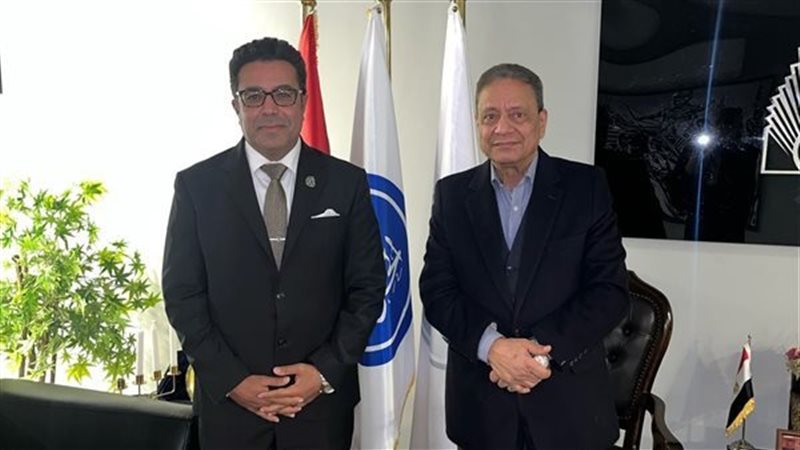 كرم جبر مع رئيس الحزب