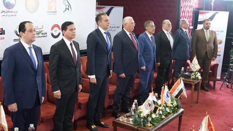 القناوي في الاجتماع