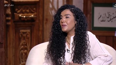 مواقف صعبة.. آية عبد العاطي: فقدت والدتي منذ 7 سنوات ووالدي منذ 7 أشهر|فيديو 