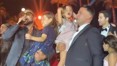 أحمد سعد يغني مع ابنتي محمد إمام في حفل زفاف حفيد الزعيم |صور