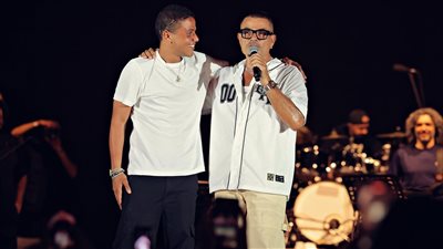 بمشاركة ابنته جنا ونجله عبد الله.. عمرو دياب يشعل حفله في الساحل الشمالي |صور