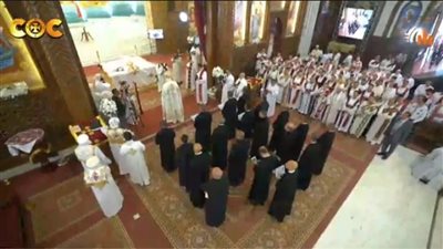 البابا تواضروس الثاني يرسم عدد أباء كهنة جدد بالكاتدرائية بالعباسية