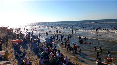 شواطئ مصيف بلطيم تشهد إقبالًا كثيفًا من المواطنين| صور