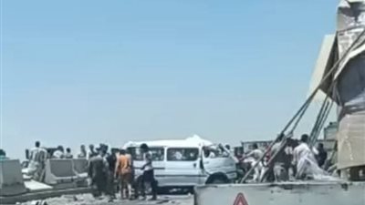 مصرع 6 أشخاص وإصابة 12 في تصادم سيارتين ميكروباص أعلى الطريق الإقليمي