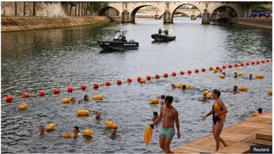 بعد 100 عام من الحظر.. نهر السين يعود لاستقبال السباحين في قلب باريس