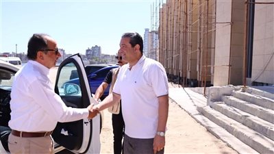 وزير قطاع الأعمال يلتقي محافظ دمياط في مستهل زيارته للمحافظة