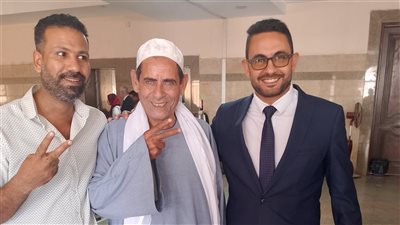 أب يساند نجله بعد ترشحه لانتخابات الشيوخ بالقليوبية
