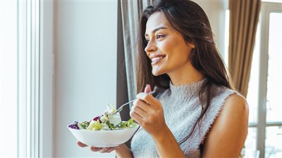 4 هرمونات للسعادة.. ياسمين الصيرفي توضح العلاقة بين الغذاء والمزاج