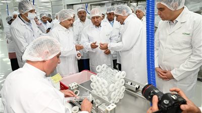 كامل الوزير يفتتح خط مرشحات غسيل كلوي ومصنع محاليل بطاقة 40 مليون لتر سنويًا