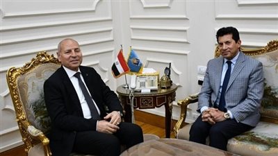وزير الرياضة ومحافظ القاهرة يفتتحان منشآت جديدة بمركز التنمية الشبابية بالساحل