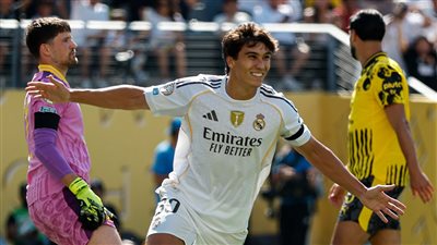 شوط أول ملكي.. ريال مدريد يفرض سيطرته بهدفين في مرمى دورتموند بكأس العالم