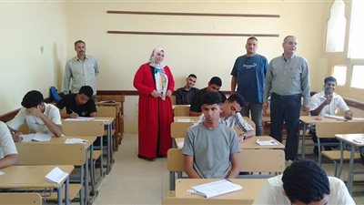 الهدوء سِمة امتحان الجغرافيا بالقسم الأدبي للثانوية الأزهرية في السويس