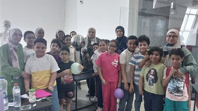 «الكهرباء الساكنة» تُثير فضول الأطفال في المركز الاستكشافي للعلوم بالسويس