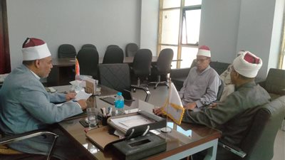 مدير أوقاف الوادي الجديد يستقبل المتقدمين لاختبارات خطباء المكافأة الجدد