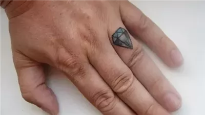 الخاتم التاتو.. صيحة جديدة تعكس الحرية والابتكار في التعبير عن الارتباط