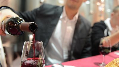 مأساة سائح صربي بعد سهرة حمراء مع شاب: 