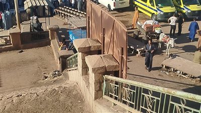 سقوط سيارة في نهر النيل أثناء صعودها معدية بدشنا.. واستمرار البحث عن المفقودين