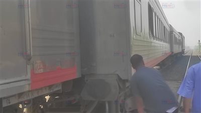 ننشر الصور الأولى من موقع حادث خروج عربة قطار 906 قرب عرب الرمل بقويسنا