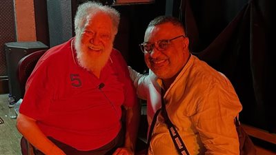 عبد الرحيم كمال ينشر صورة مع يحيى الفخراني: مع المبدع العظيم