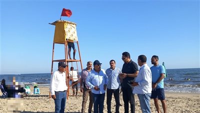 محافظ الدقهلية يتفقد جمصة ويؤكد على فرق الإنقاذ بالتواجد المستمر على الشاطئ