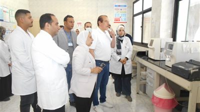 نائب وزير الصحة يوجه بمكافآت للمتميزين وإجراءات ضد المقصرين بالاسماعلية 